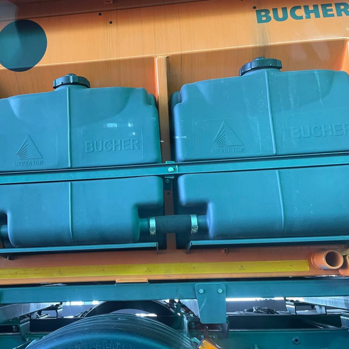 Крышки Ротоснаб на ёмкостях