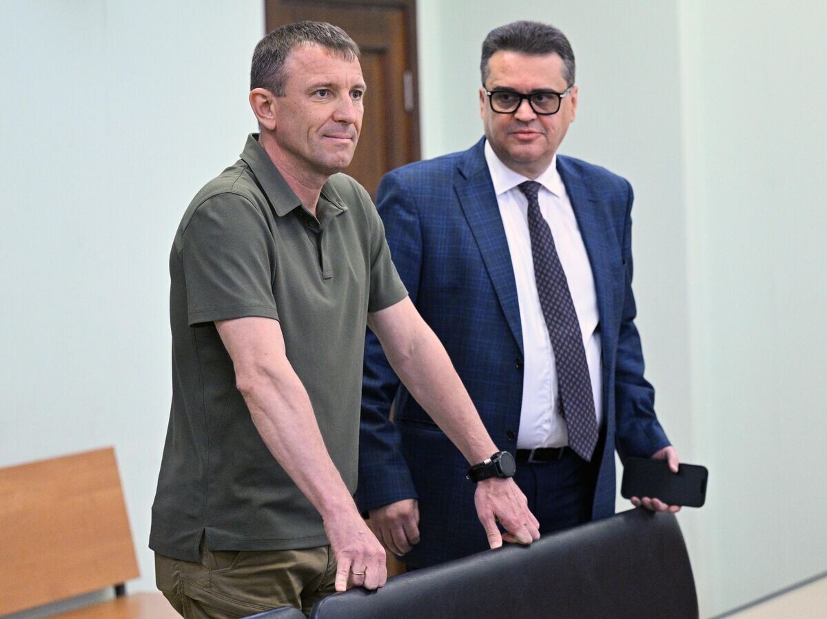    Экс-командующий 58-й армией ВС РФ Иван Попов во Втором Западном окружном военном суде в Москве© РИА Новости / Рамиль Ситдиков