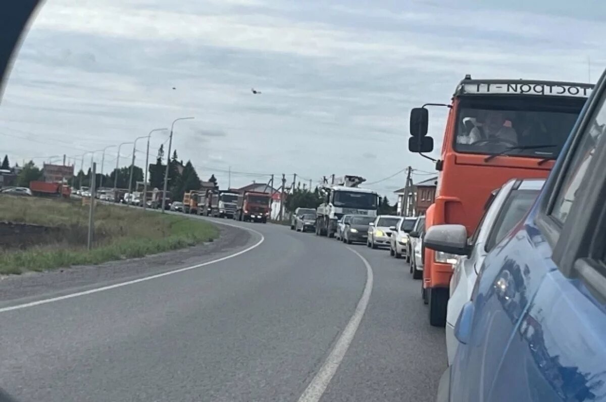    Пробка на Старотобольском тракте образовалась из-за массового ДТП