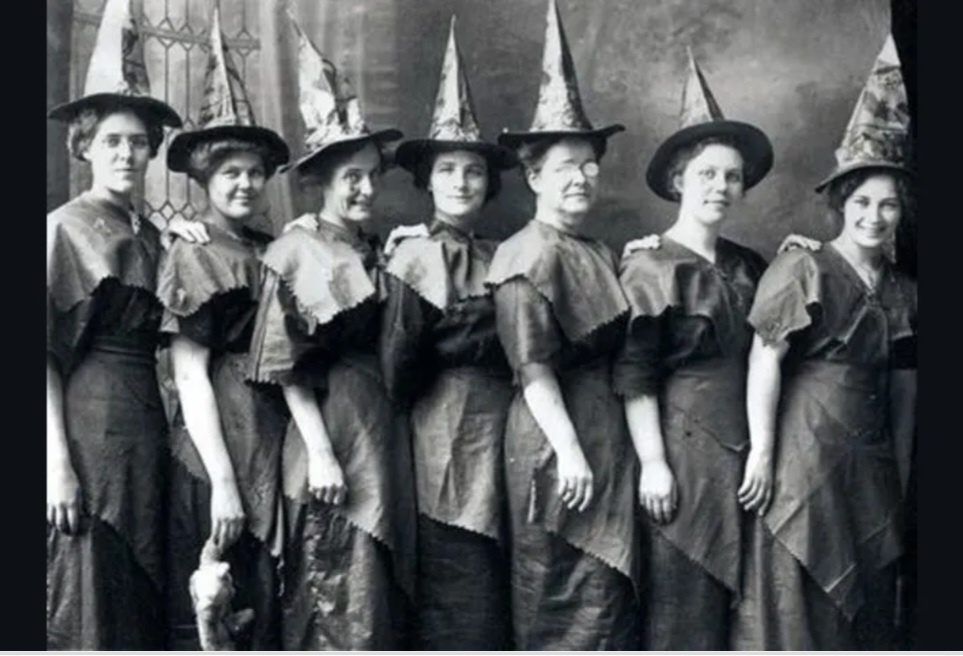 К взлету готовы! (Наверное, Ковен ведьм на шабаше выглядел аналогично )