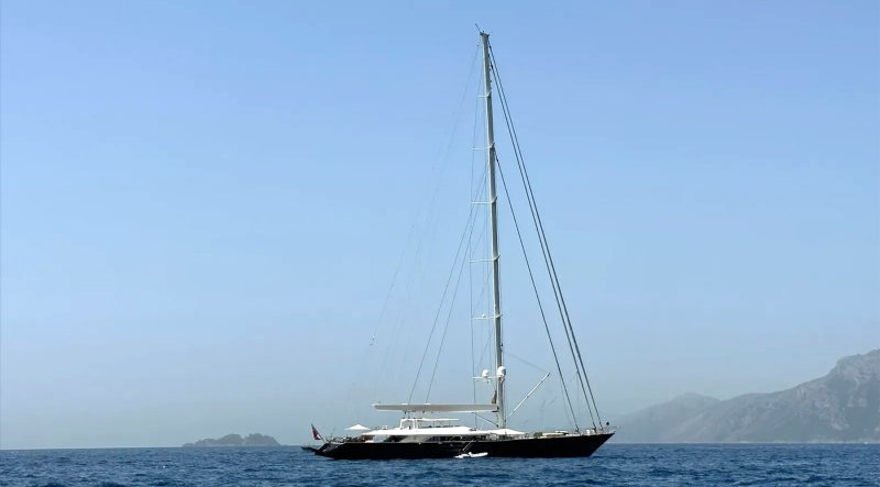     Суперъяхта Bayesian