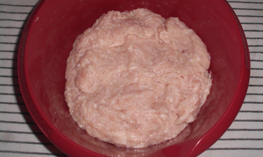 Куриный фарш в миске. Личное фото автора канала Житейская проза