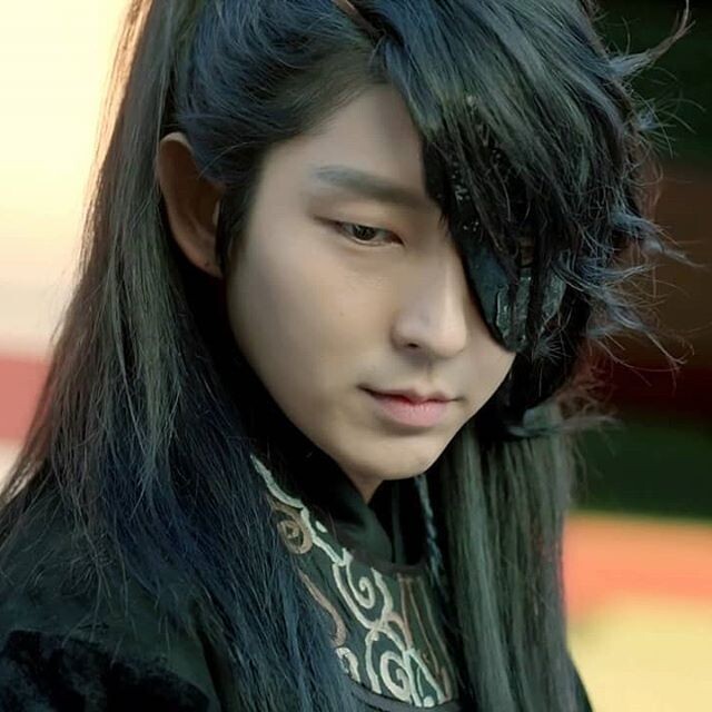 Актер Ли Джун Ги в роли Ван Со, фото из открытых источников.