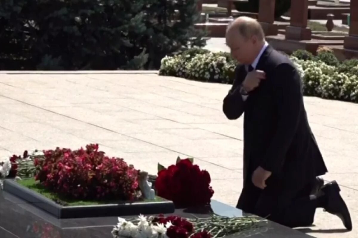    Путин приехал в Беслан, где посетил мемориал «Город ангелов»