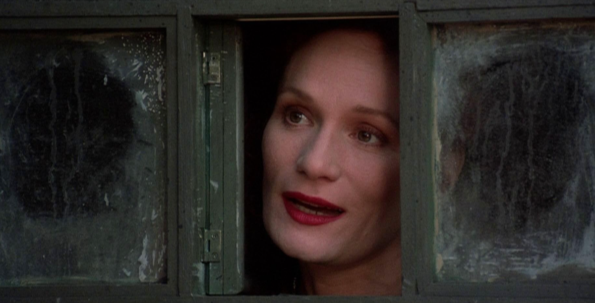 Кадр из фильма "Люди под лестницей" (1991)