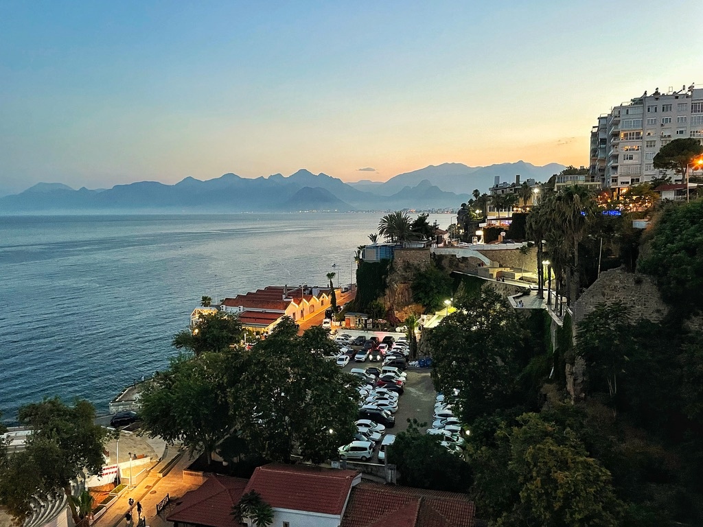 Вид на море с исторического центра города