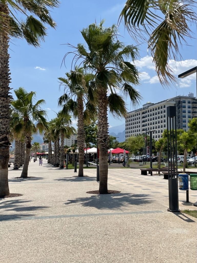 Набережная.