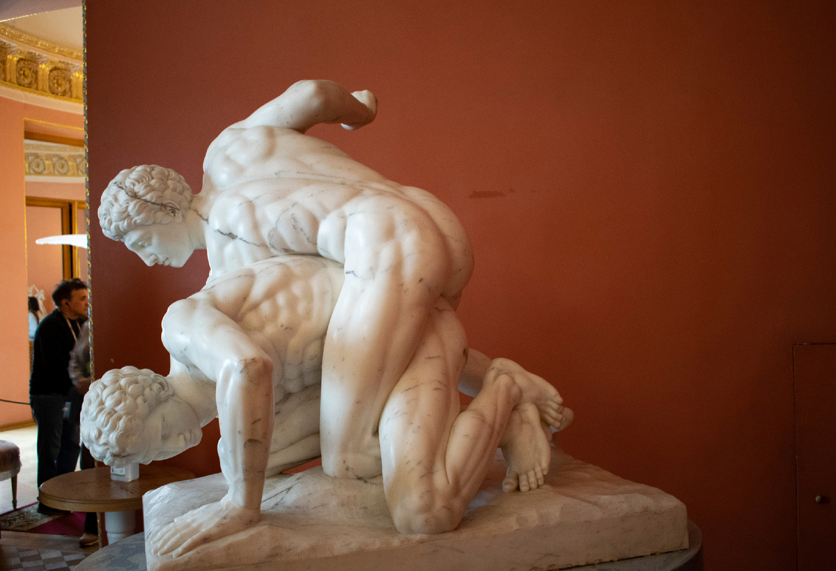 Борцы. Начало XIX века. Мрамор. Скульптор П. Трискорни, Италия. Копия с античного оригинала. Фотография автора статьи. 