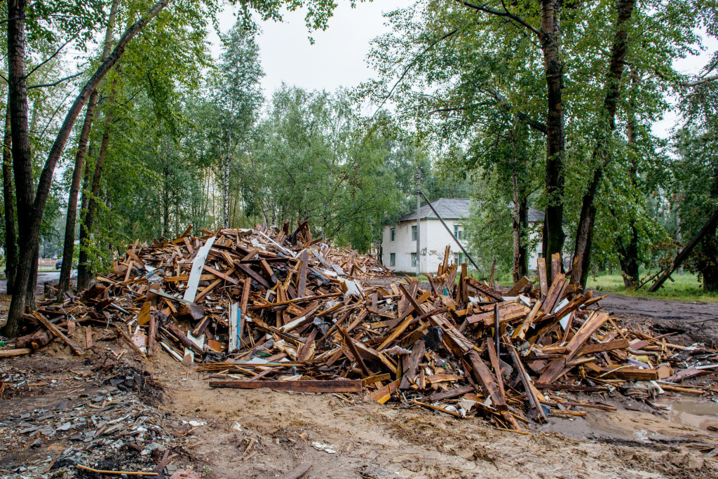    Глава Югры поручил комплексно подходить к расселению аварийного жилья