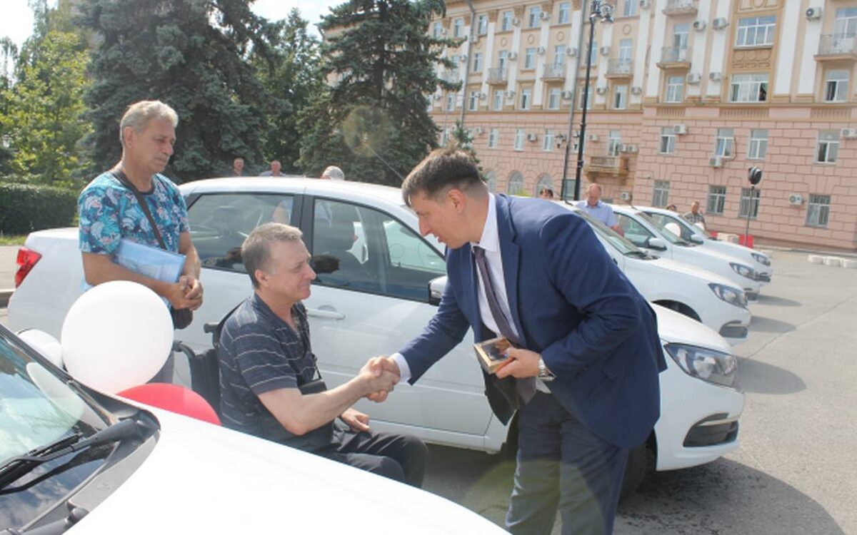    Новые автомобили получили шестеро липчан пострадавших на производстве СФР по Липецкой области