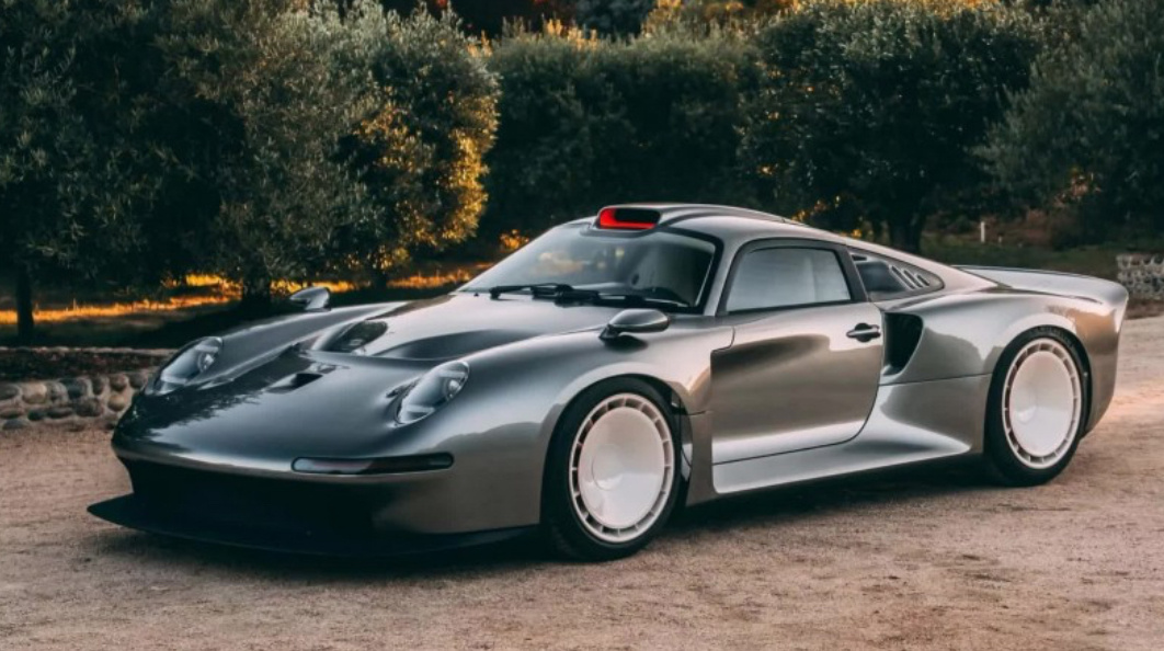 Британская компания Tuthill анонсировала новый спорткар GT One, который выполнен в духе Porsche 911 GT1 и будет изготовлен в ограниченном количестве – всего 22 экземпляра.