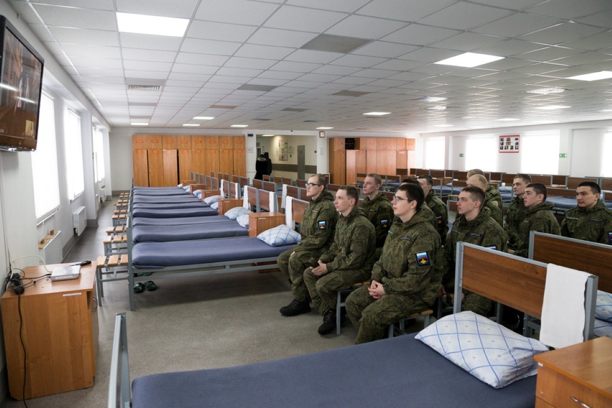 Отправлять срочников на линию боестолкновения не следует, считают эксперты.  Фото: ФедералПресс / Евгений Поторочин