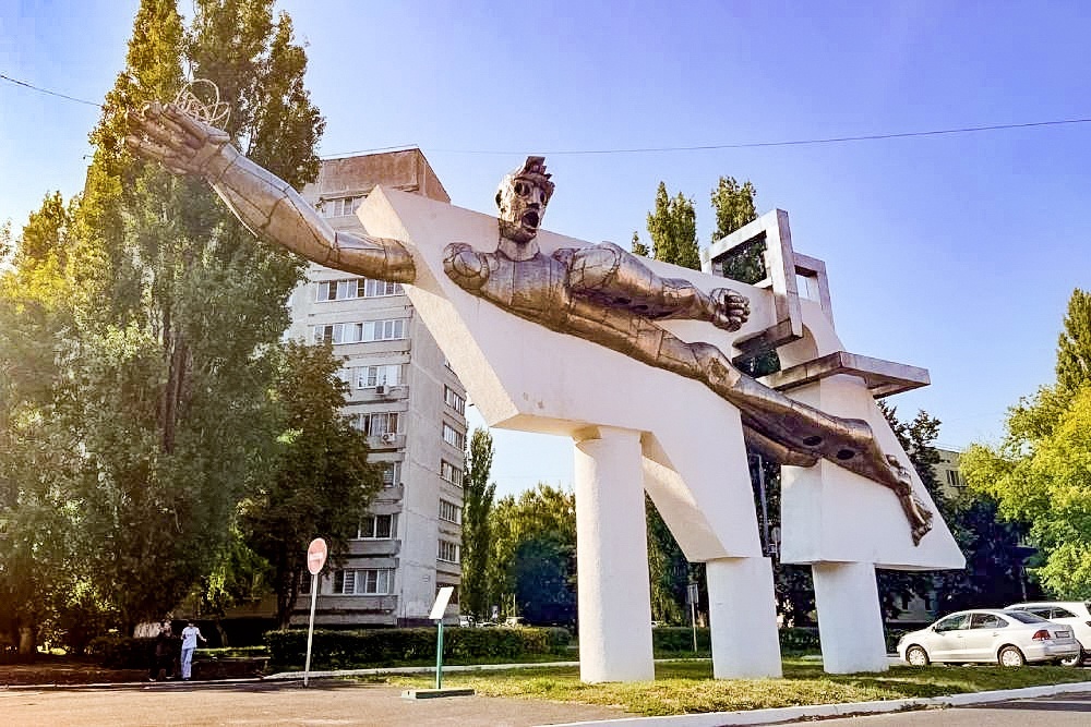    Скульптура "Мирный атом" в Курчатове / Анна Ковалева