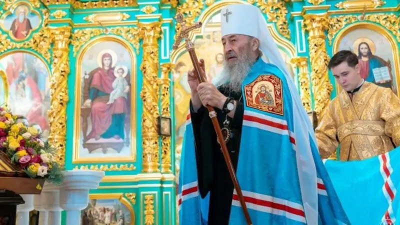 Предстоятель УПЦ митрополит Онуфрий пока не комментировал принятие нового закона.