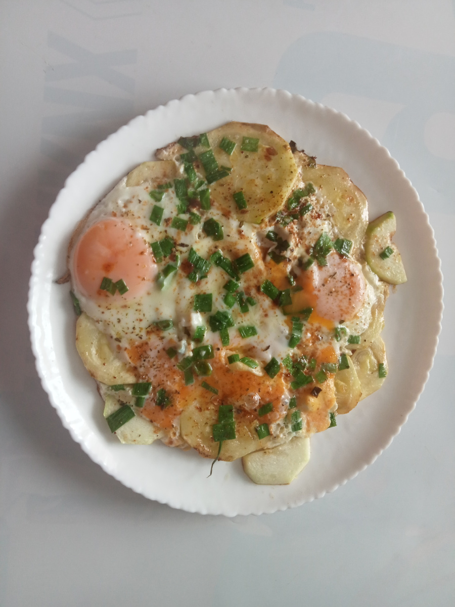 Кабачки с яйцами на завтрак