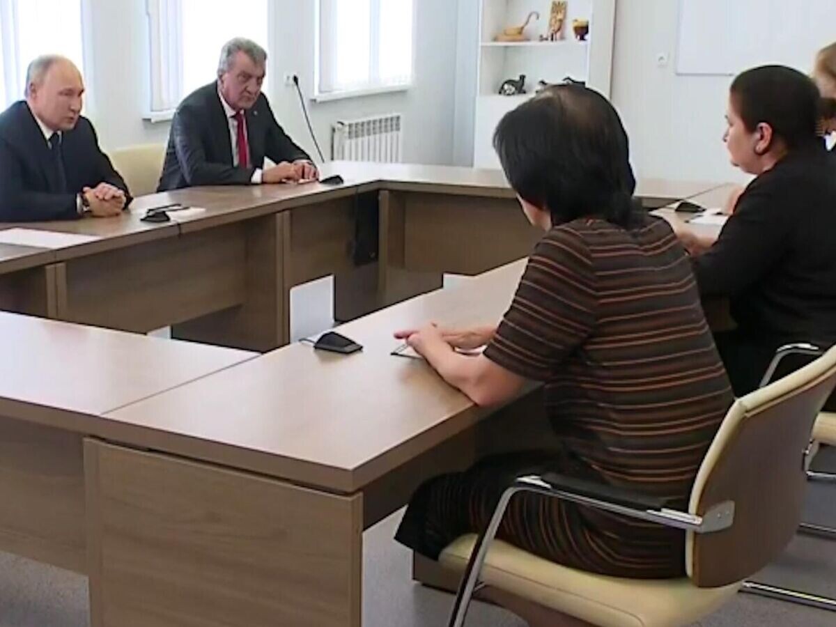    Встреча Путина с матерями жертв теракта в Беслане© Пул