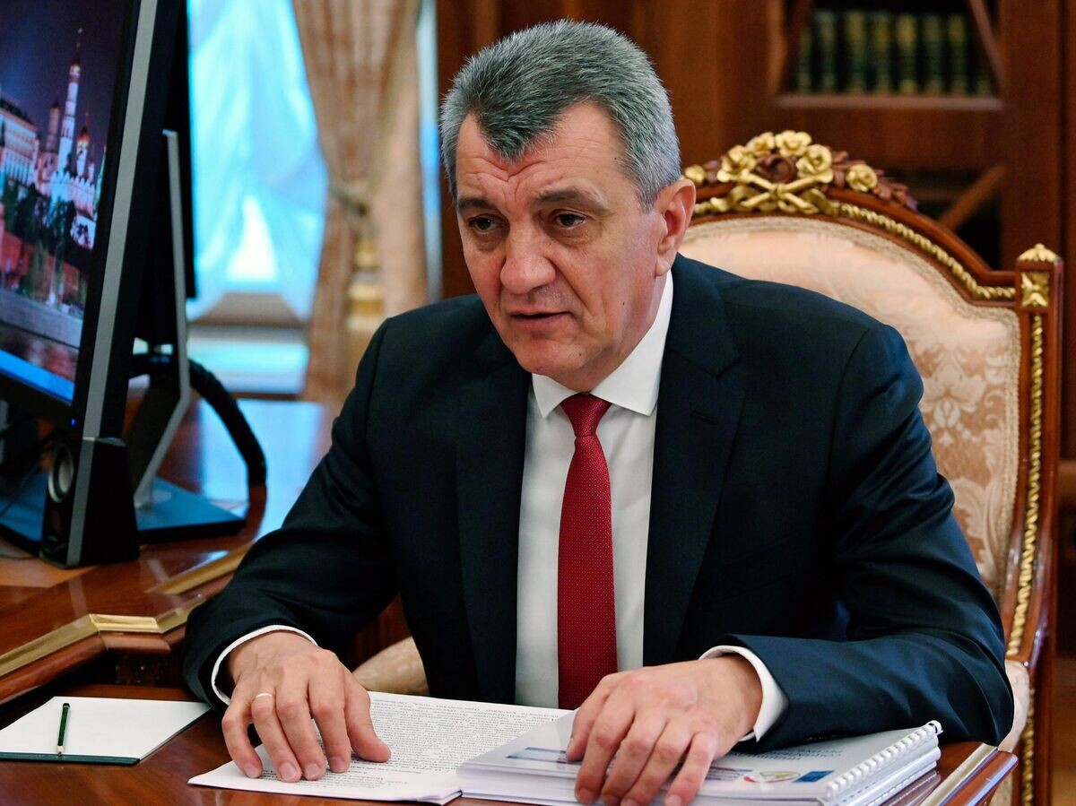    Временно исполняющий обязанности главы Северной Осетии - Алании Сергей Меняйло во время встречи с президентом РФ Владимиром Путиным© РИА Новости / Алексей Никольский