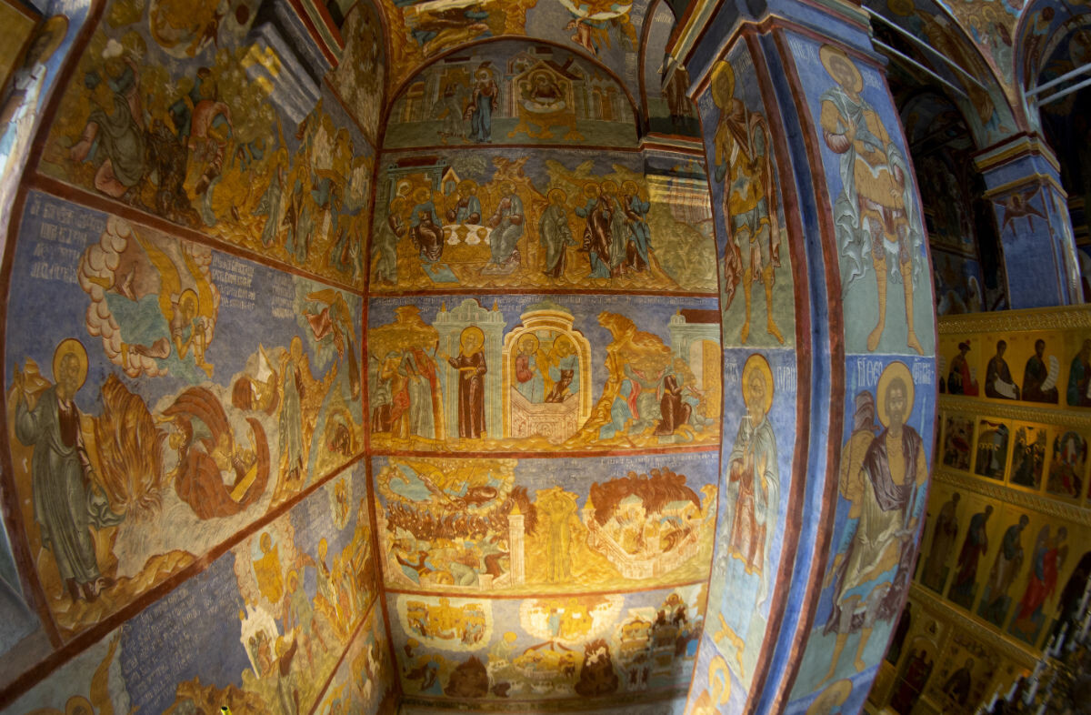 Ο κύκλος της Αποκάλυψης καταλαμβάνει τον δυτικό τοίχο και μέρος των κάτω μητρώων των νότιων και βόρειων τοίχων του Καθεδρικού Ναού της Αγίας Τριάδας και αποτελείται από 26 συνθέσεις, χωρισμένες σε πέντε επίπεδα και τοποθετημένες στη χρονολογική σειρά των γεγονότων που συμβαίνουν στην Αποκάλυψη.