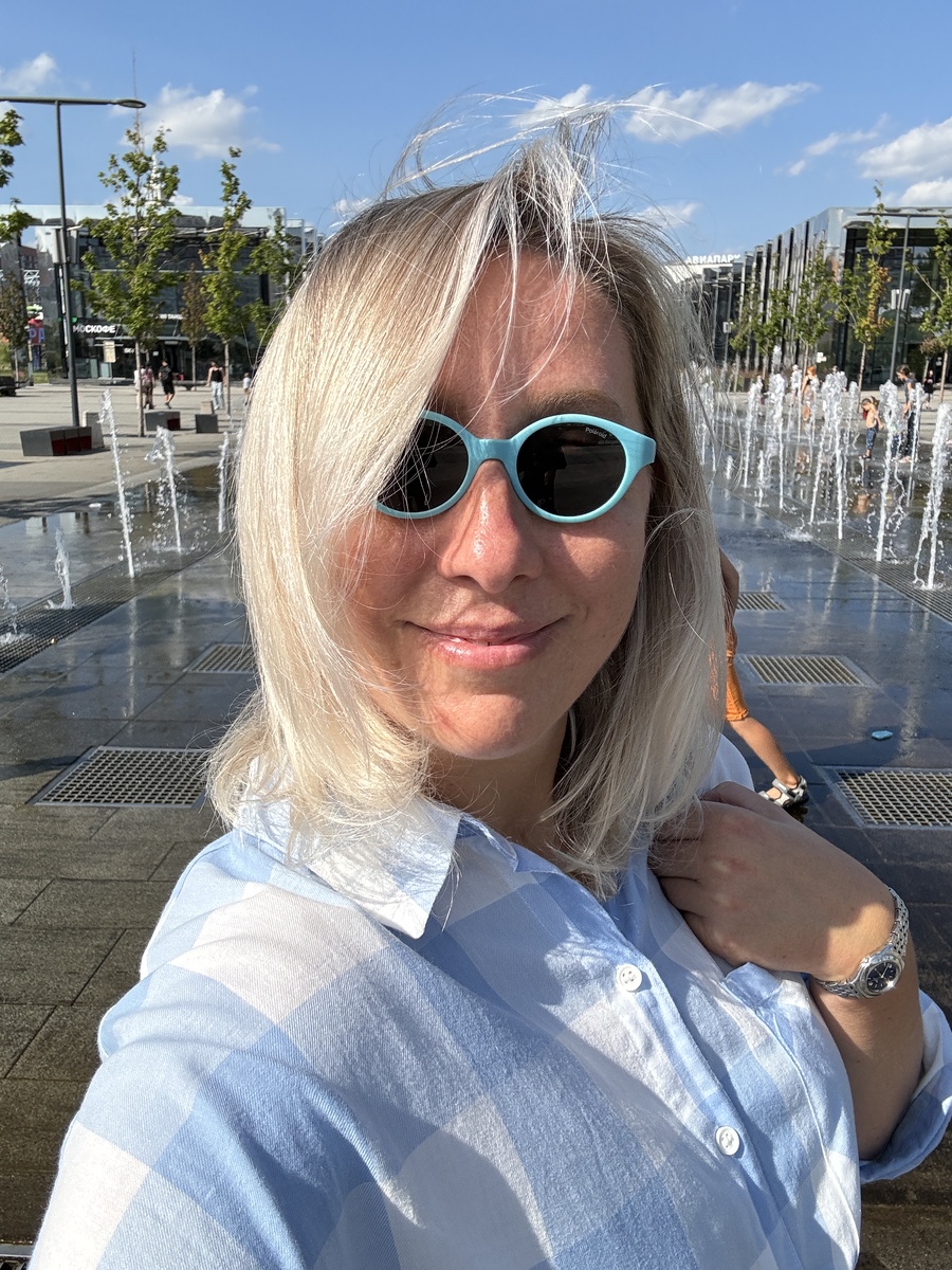 Фото автора. Пойти поливать цветы и случайно уронить шкаф - это очень по-моему )))