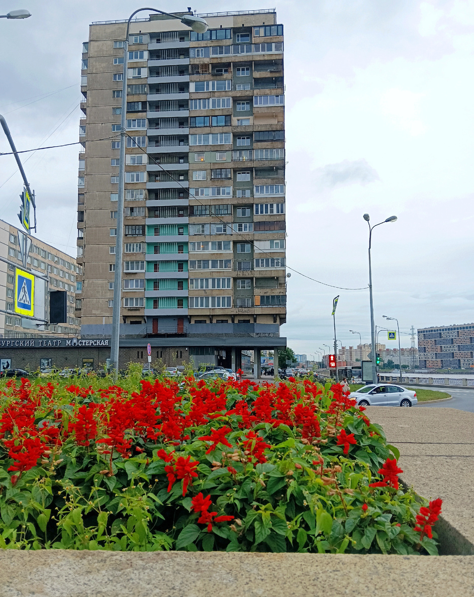 Театр "Мастерская" со стороны улицы Народной. Фото автора. 