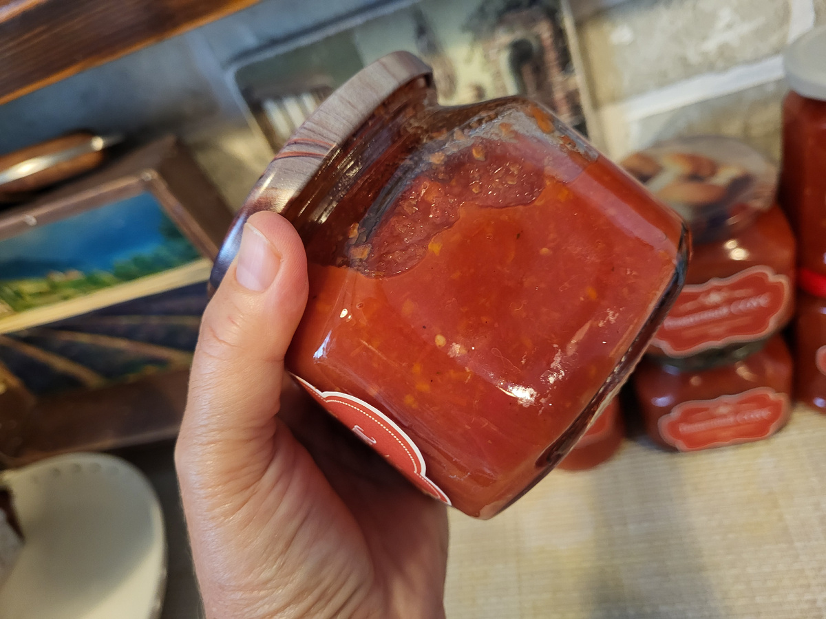 Вот такая консистенция должна получиться у этого соуса. С крупинками овощей. Так вкуснее.