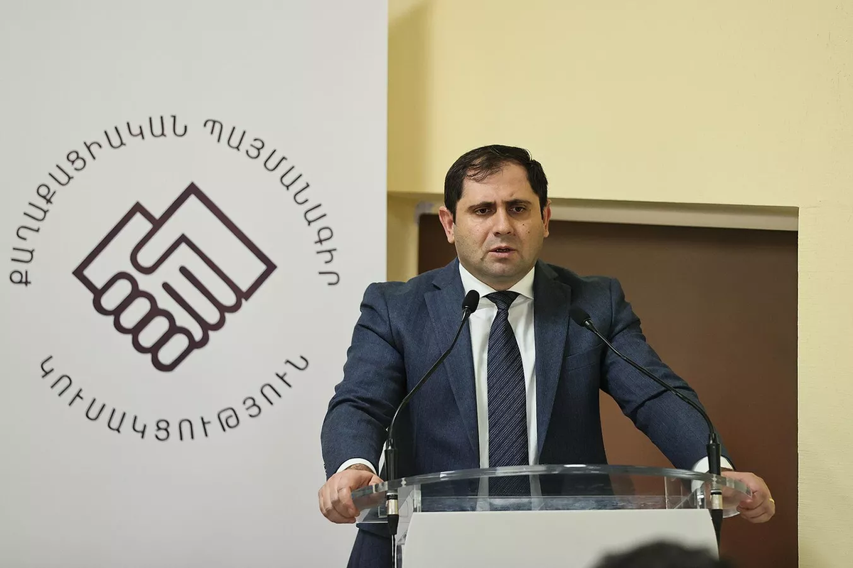 © Photo : press office of the Civil Contract Party