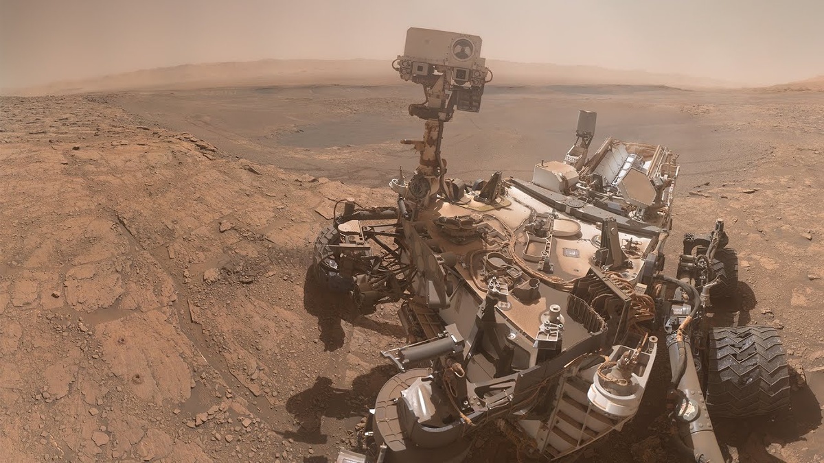 Марсоход Curiosity на поверхности Красной планеты