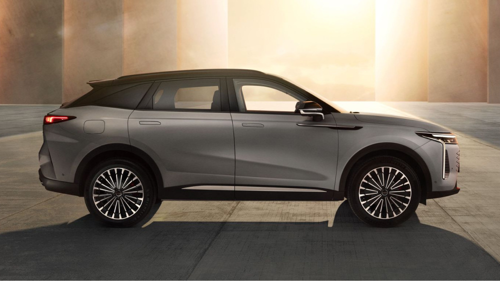 Exeed RX 8AT Flagship получил новые цвета кузова и уникальный дизайн колёсных дисков