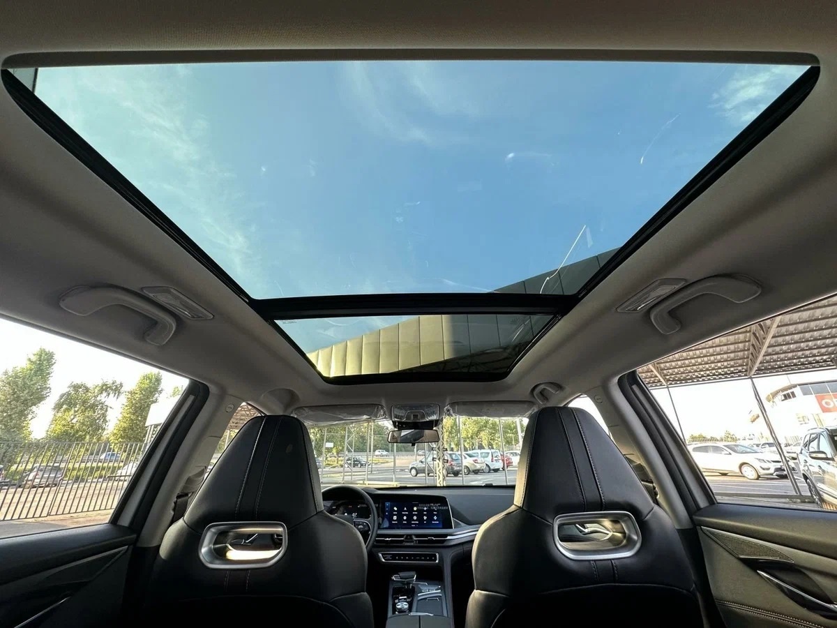 Взгляд на салон.