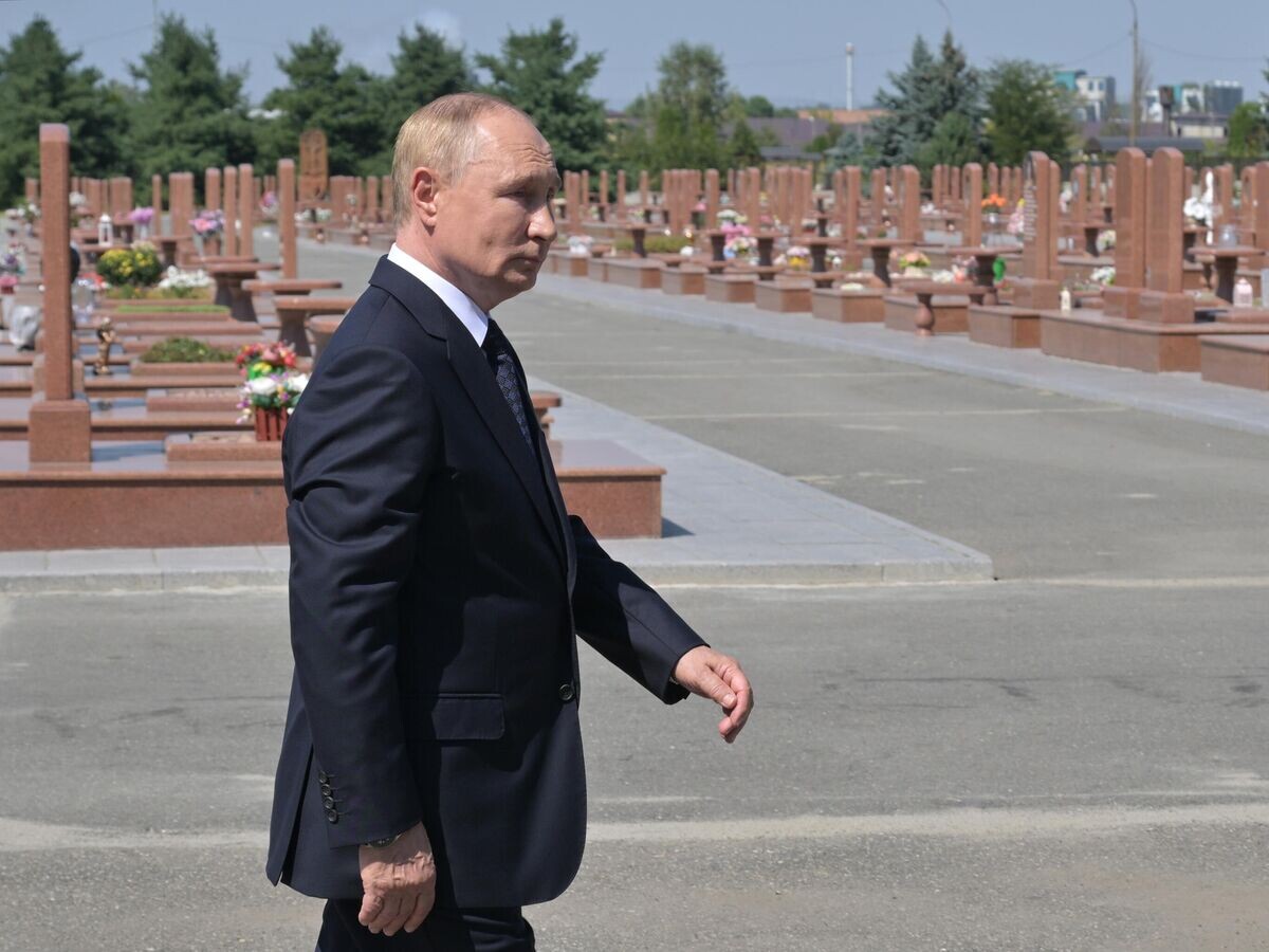    Президент РФ Владимир Путин во время визита в Беслан© РИА Новости / Владимир Астапкович