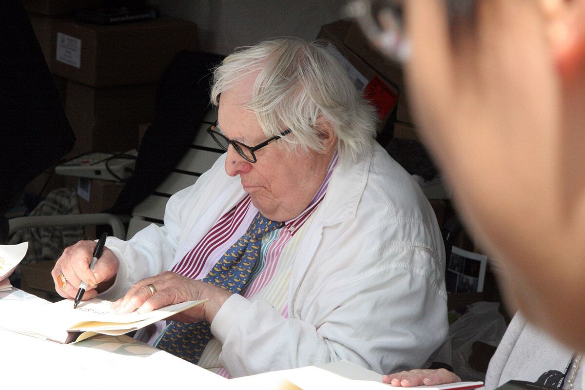 За всю жизнь Брэдбери написал более 800 произведений: от романов до эссе. Источник: Jennie Book / Shutterstock📷
