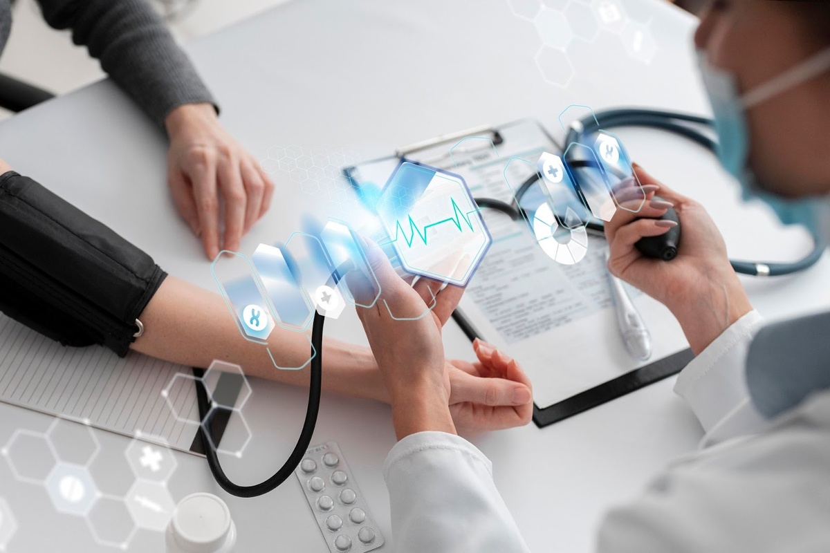 Источник изображения: <a href="https://ru.freepik.com/free-photo/medical-banner-with-doctor-patient_30555910.htm#fromView=search&page=1&position=31&uuid=33fe949b-de9b-43cb-8158-7017ec0d623d">Изображение от freepik</a>