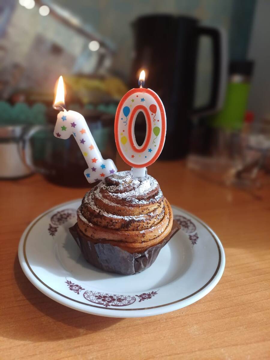 Свечки зажигала дома, чтобы не нарушать технику пожарной безопасности :)