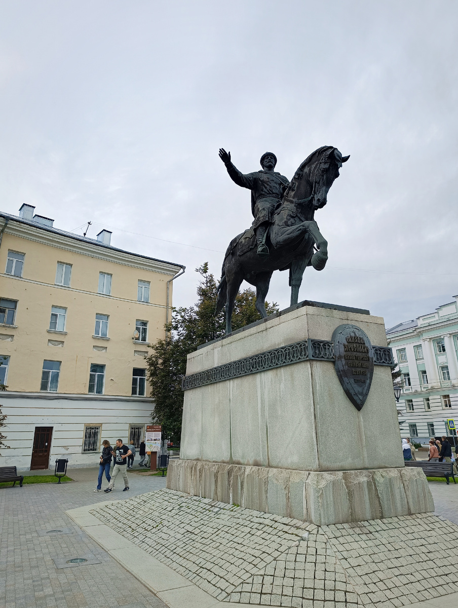 Памятник Михаилу Ярославичу Тверскому