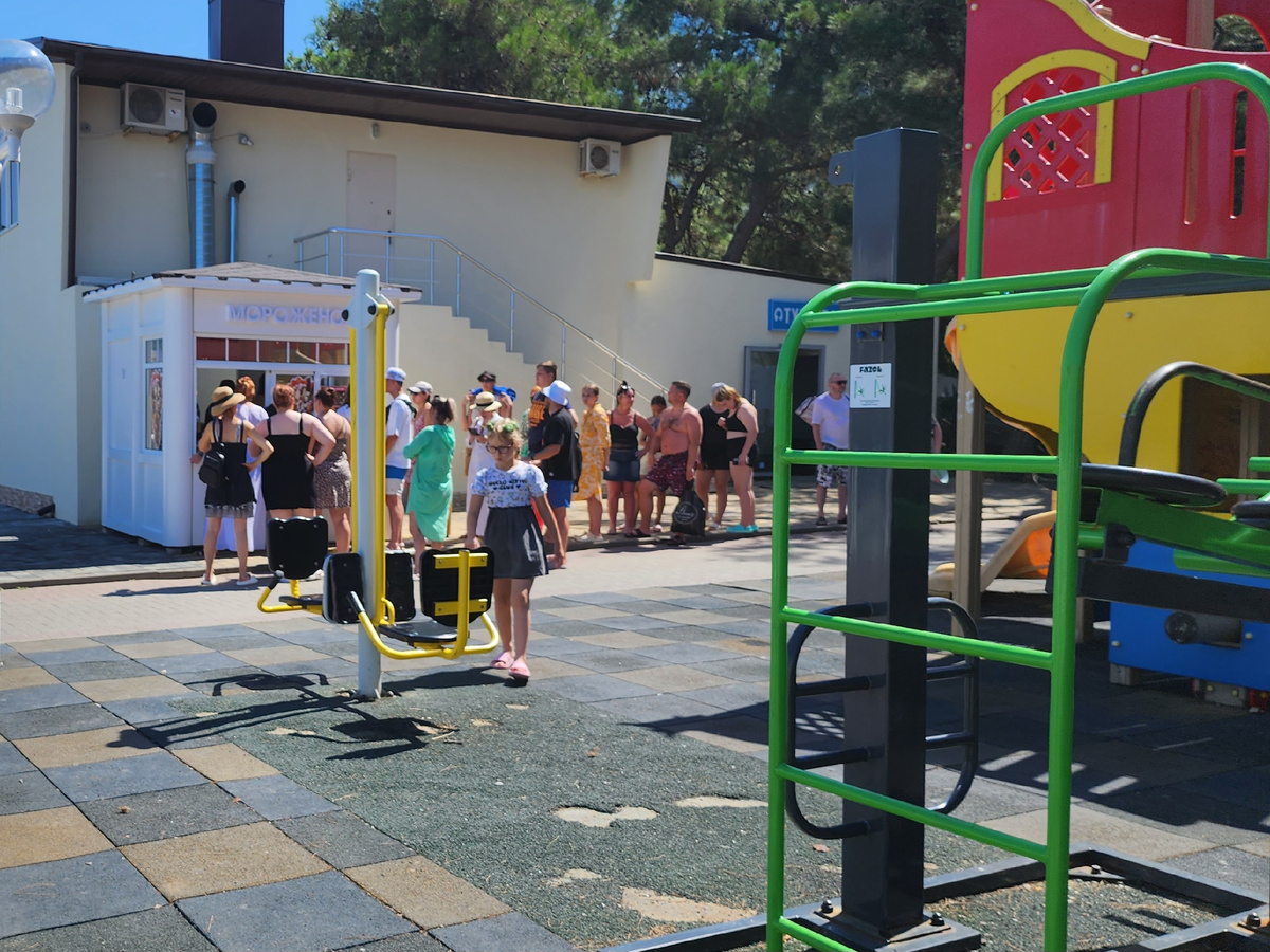 Употребление пищи в общественных местах - одна из причин болезни