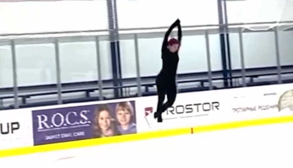 Трусова взлетела в кваде! Фото: стоп-кадр видео телеграм-канала Евгения Плющенко