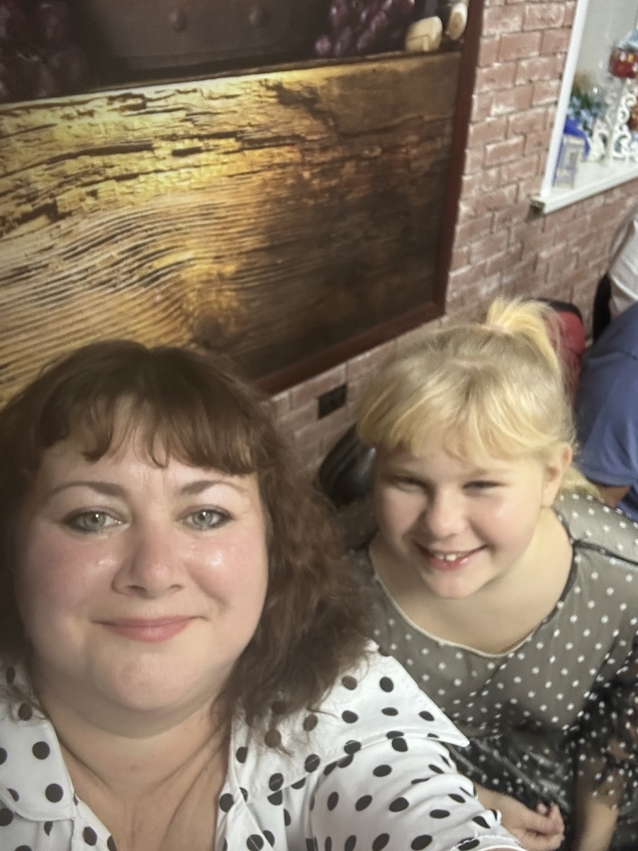 Это Марта и я до наведения красоты