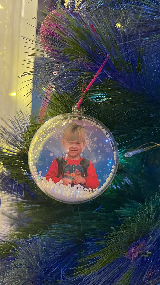 Больше всего мне нравилось, ходить за грибами и ягодами. Что-то, а леса там обалденные. Насколько там много грибов и ягод. Голубика, черника, брусника, морошка, клюква. Да, комары, конечно заедают, но перед походом, всегда использовали специальную жидкость, которой обрабатывали открытые участки кожи.