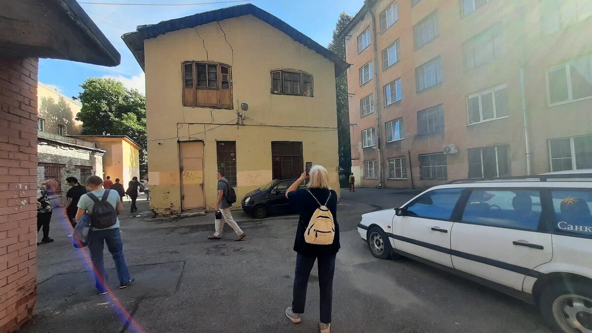 Несредовое здание