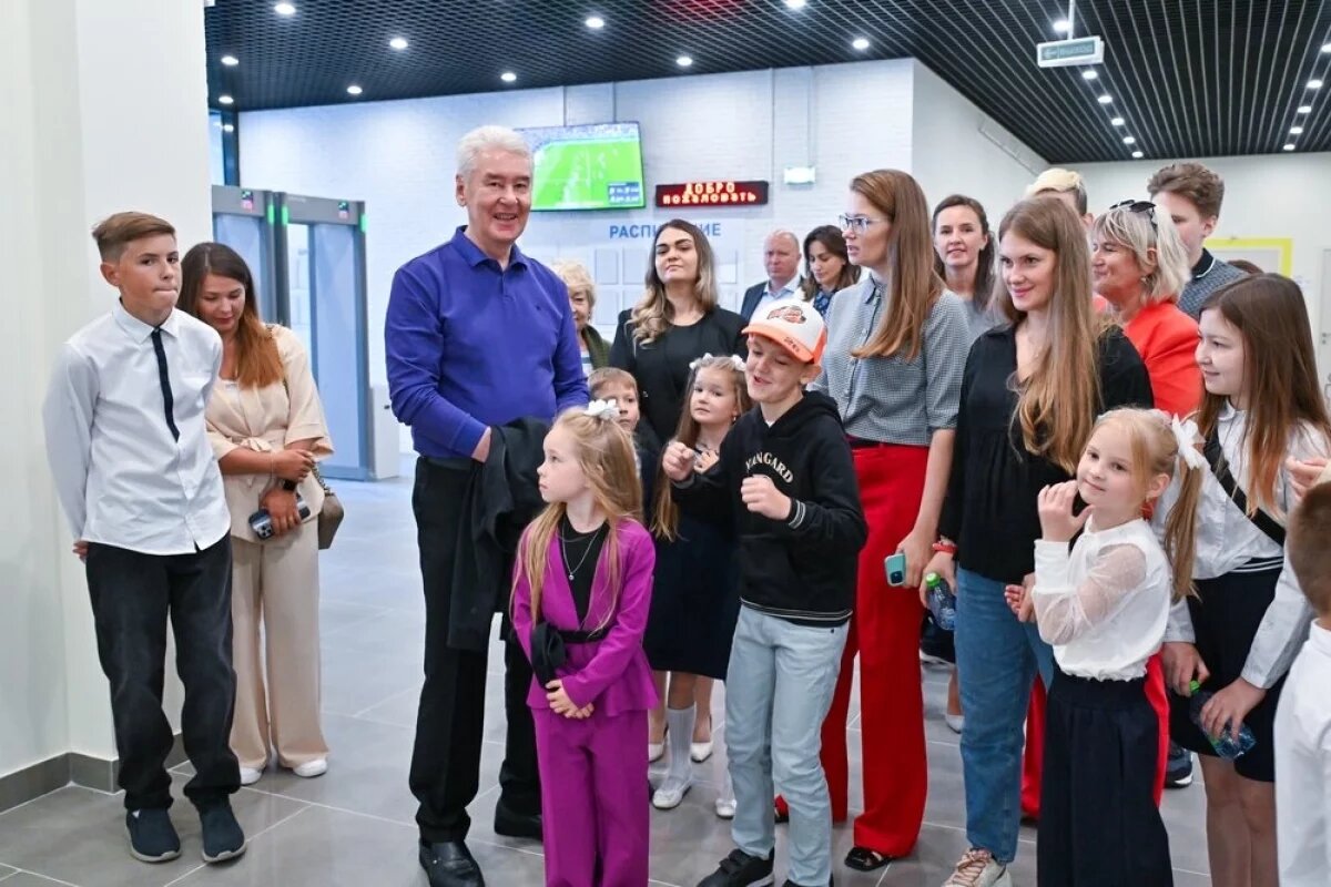    Вместе с мэром открытию нового корпуса школы в Южном Чертанове радуются и её ученики.