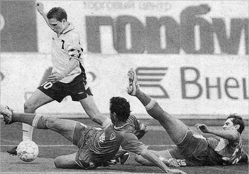 «Торпедо» - «Терек» (Грозный) - 2:1. Торпедовец Игорь Семшов открывает счёт в матче.