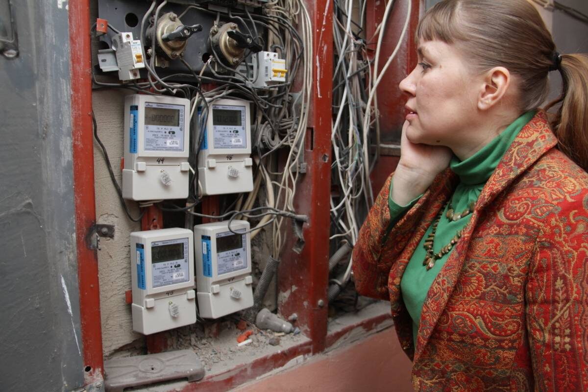 Прямо читается: "А если не передавать показания, а?" Ну, так себе идея - просто еще и пени начислят, а электричество - отключат. Все для людей теперь! Заплатил налоги - спи спокойно! Пускай даже спать придется в таком случае на улице..