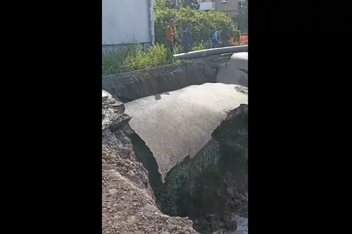    Тротуар обрушился около жилого дома в Копейске