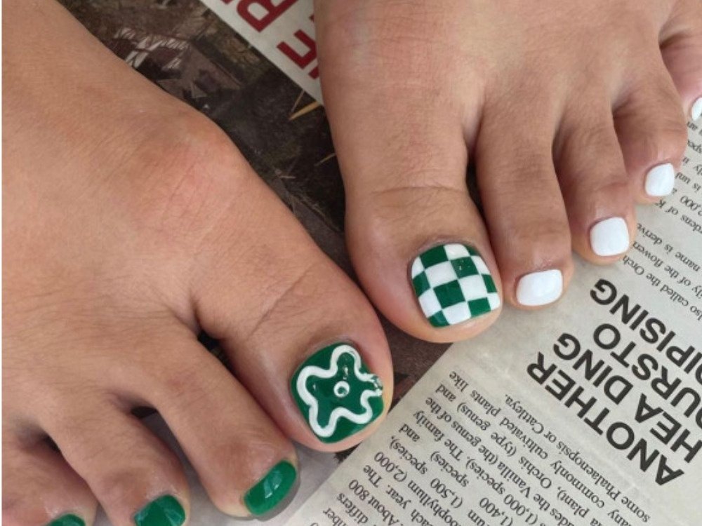   Клетка. Фото из аккаунта kkonyo_nail