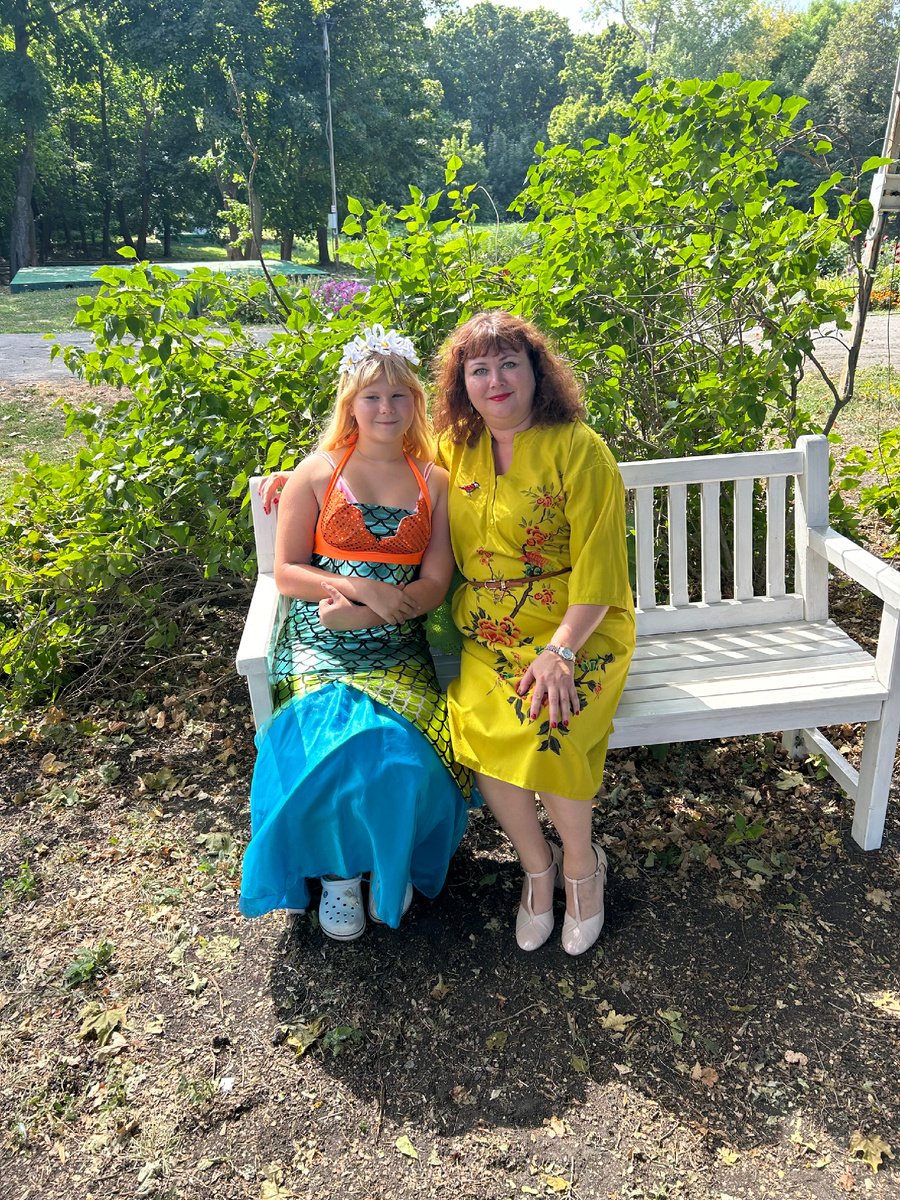 Это моя дочь Марта и я в Старой Ольшанке