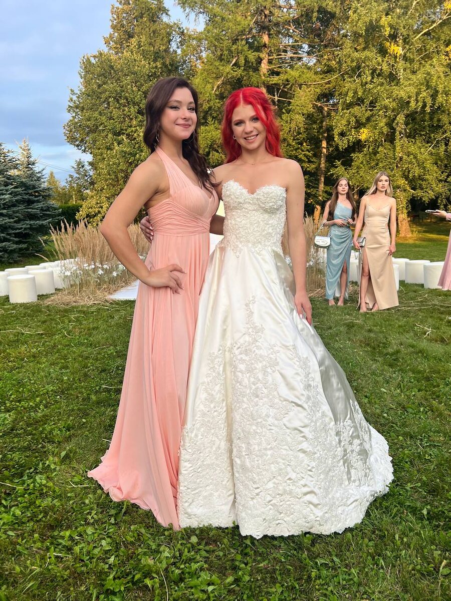 Софа на свадьбе Саши Игнатовой 