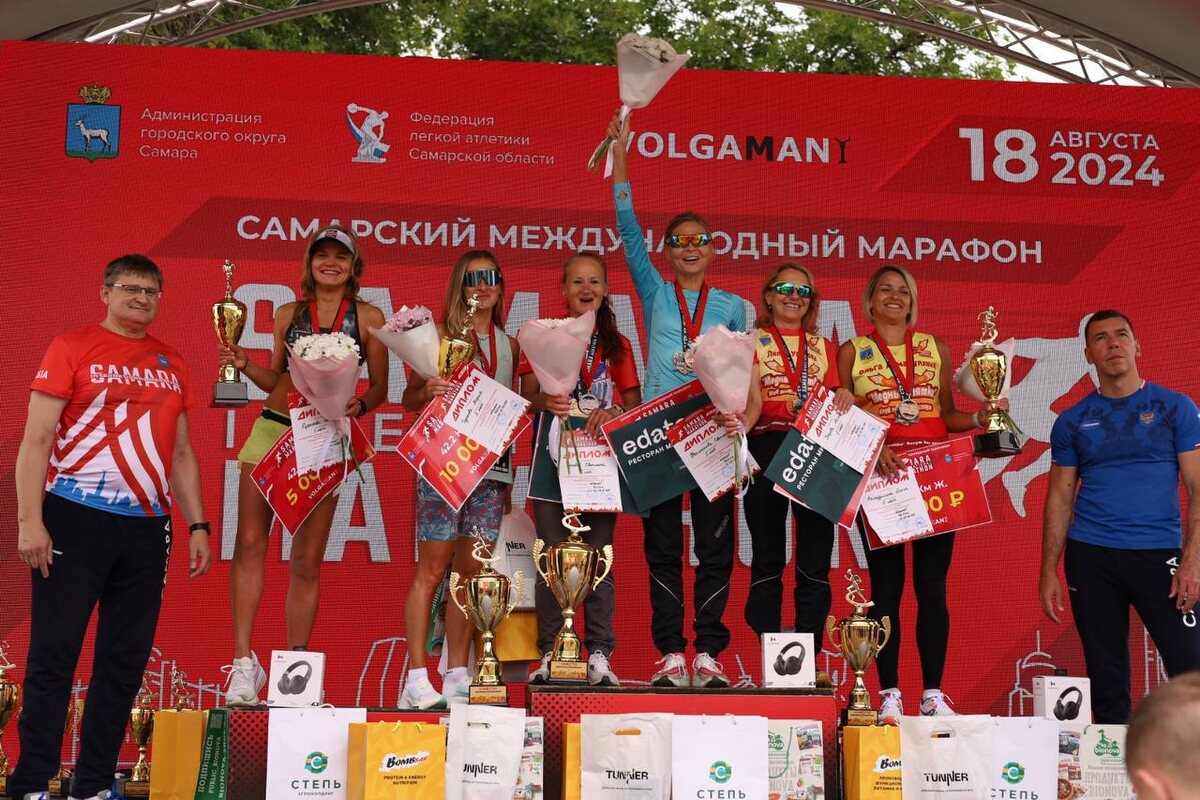 Победительницы Самарского Международного марафона, с 1 по 6 места. Фото организаторов. 