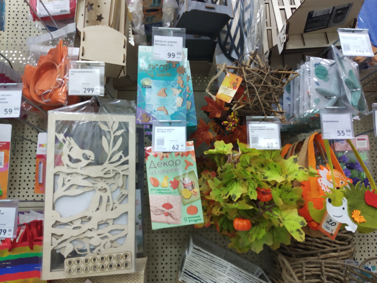 Витрина ДЕКОР магазина «Fix Рrice» - фото автора публикации