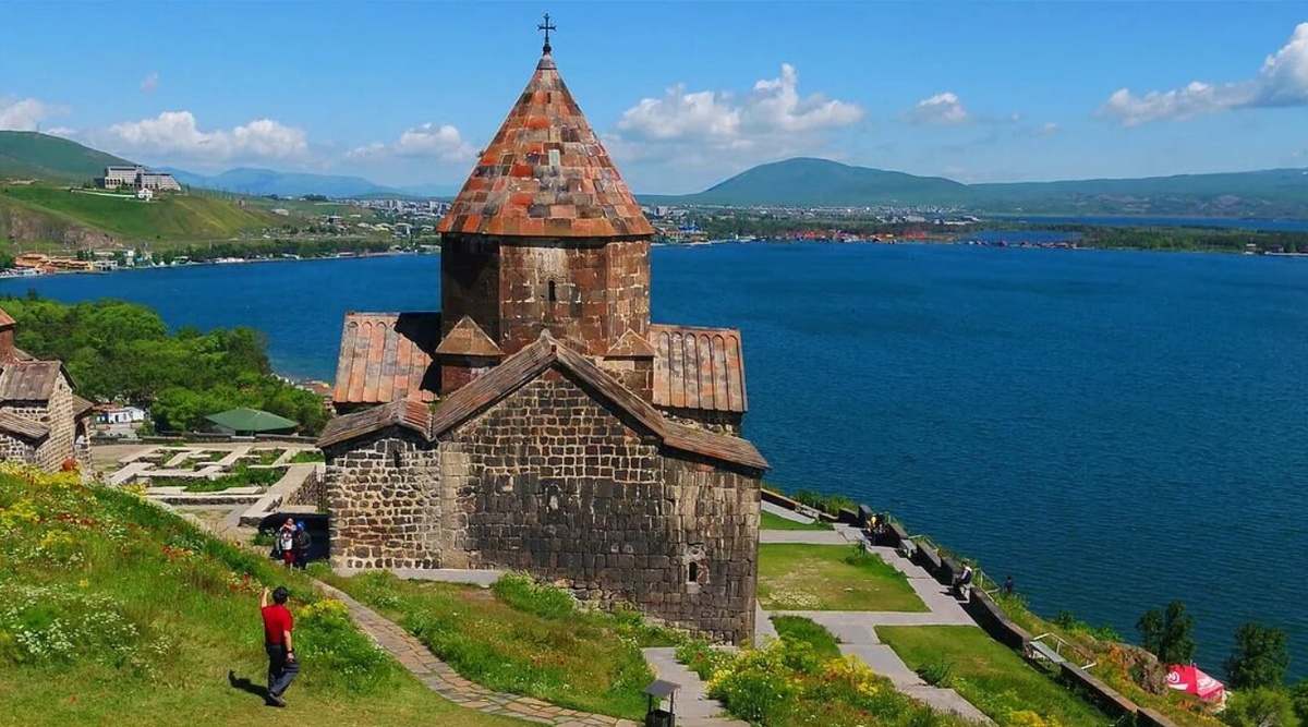 Всем привет!  Какой народ изобрел коробку-автомат, банкомат, телевизор спросите любого армянина - он ответит с гордостью: