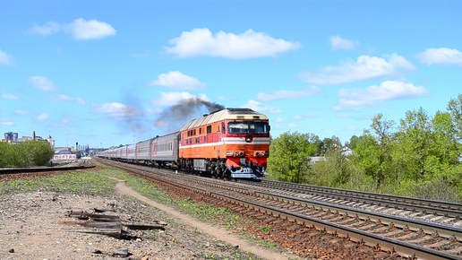 ТЭП70-0293 в старом окрасе с поездом Санкт-Петербург-Самара в Иванове.